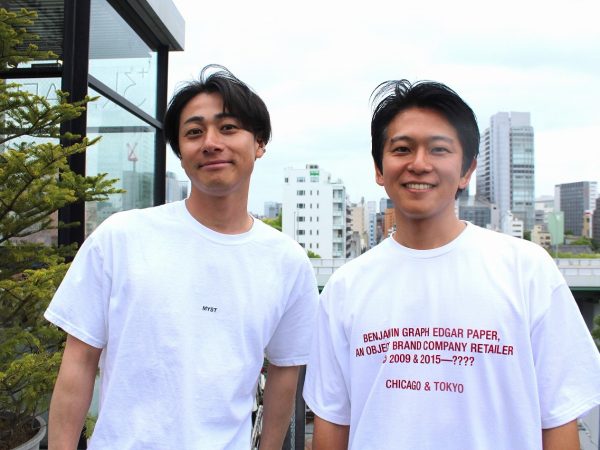 青空ルネサンスを主催する篠元貴之さん(右)と後藤千丈さん。2人とも30代で、篠元さんが設計事務所、後藤さんが建設・アパレル業を経営している。「立ち上げは1人でしたが、後藤の協力が大きかったです。迷いに対して『絶対大丈夫!』と言ってくれたことが継続につながりました」と篠元さん