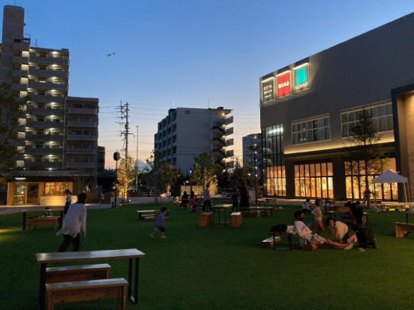 日常の1コマ。「暮らしたのしむ、まちのオープンリビング」というコンセプトを体現