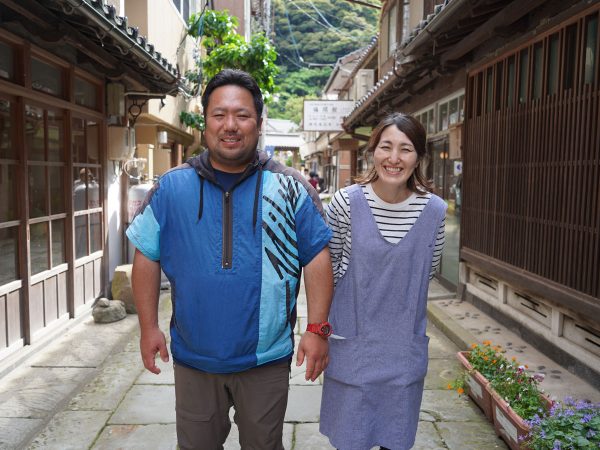 「橋津屋」の2階部屋。宿は当時の趣を残しつつ、一棟一棟コンセプトの異なるリノベーションが施されている