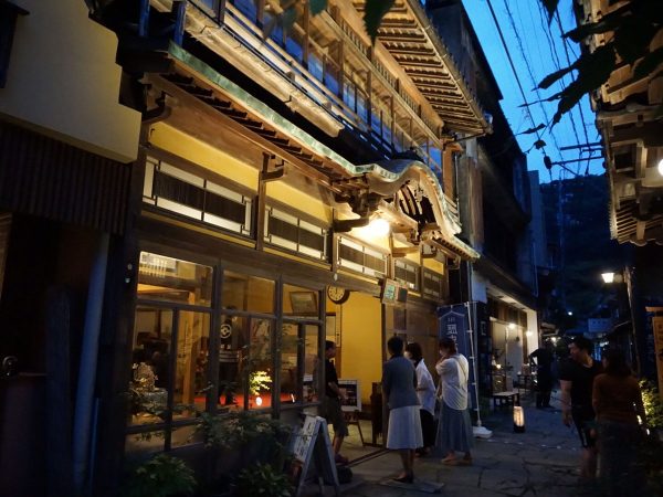 「歴史的建造物を巡るまち歩き」美保関の歴史的建造物(三代家住宅主屋、定秀家住宅、濱延舎(旧濱中屋)、旅館美保館本館、福間館離れ(旧大下舎))を建築士とめぐった