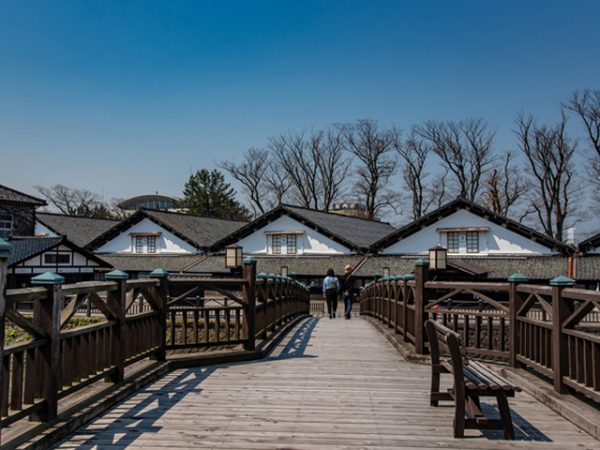 庄内のシンボルである山居倉庫は1893(明治26)
年に米倉として旧藩主酒井家によって建てられた。米の積出港としてにぎわった酒田の天敵は火事であったため三隣亡を嫌ったのだろう