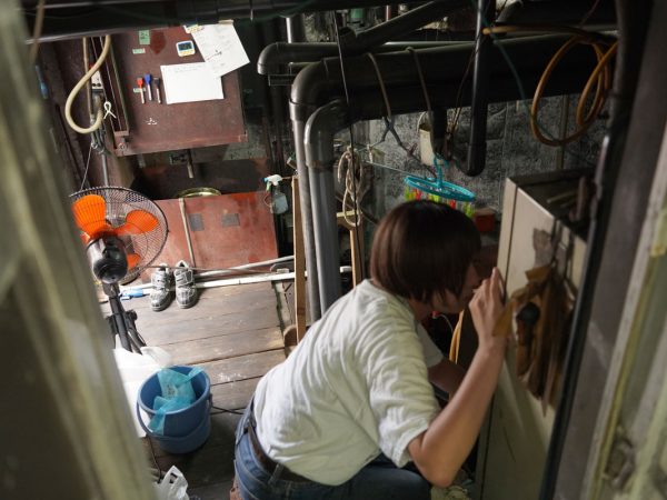 「運営の最初は、全部手探りですよ」と松田さん。手を動かしながらさまざまな機器の“癖”を覚えていく