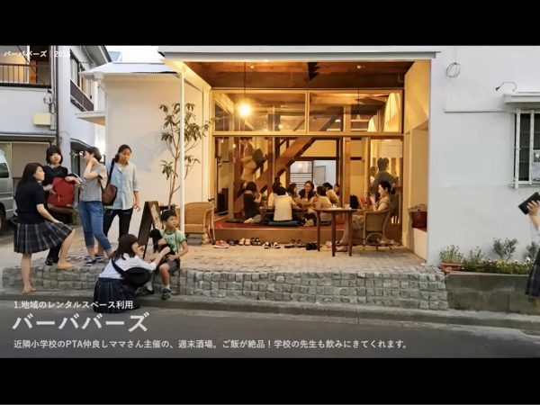 このまちの物語を、左から右に昔から今の「時間軸」、下から上は丘のふもとから頂上の「地形軸」として、ゆるくマッピングしている(冨永氏の投映資料より)