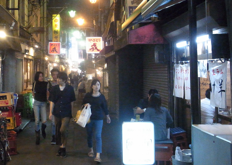 女性が飲み歩くことも日常だ