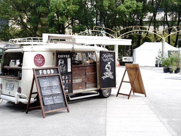 広場には両サイドにベンチが設置されているが、今回のイベントではハンモックなどでも寝転がって休憩できるようにした(写真提供:久屋大通公園南エリア賑わい創出実行委員会)