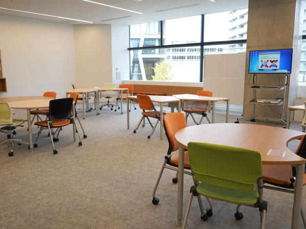 複合公共施設の「箕(み)」をモチーフにした外観