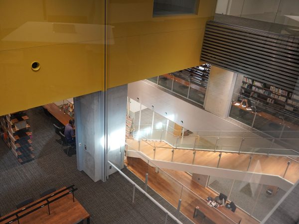 船場図書館、文化芸能劇場、生涯学習センターの入っている複合公共施設