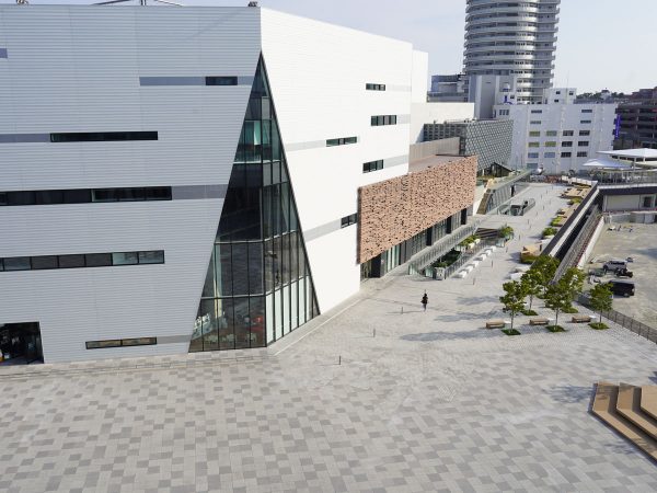 船場図書館、文化芸能劇場、生涯学習センターの入っている複合公共施設