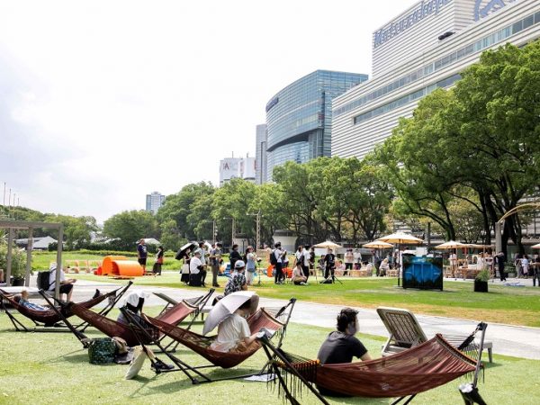 広場には両サイドにベンチが設置されているが、今回のイベントではハンモックなどでも寝転がって休憩できるようにした(写真提供:久屋大通公園南エリア賑わい創出実行委員会)