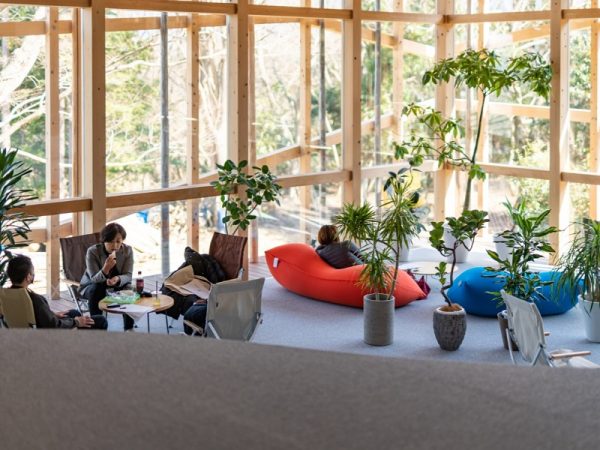 コワーキングスペースの利用料金表(神岳テラスホームページより)。棚田ラウンジの貸し切りは20,000円から、2階全体の貸し切りは35,000円から