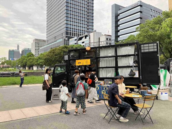 広場には両サイドにベンチが設置されているが、今回のイベントではハンモックなどでも寝転がって休憩できるようにした(写真提供:久屋大通公園南エリア賑わい創出実行委員会)