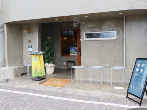 商店街で見かけた2023年オープンの砂糖を使わずに作った季節のフルーツのジャム、パンケーキが評判のカフェ。時間がなく、味わえなかったのが残念
