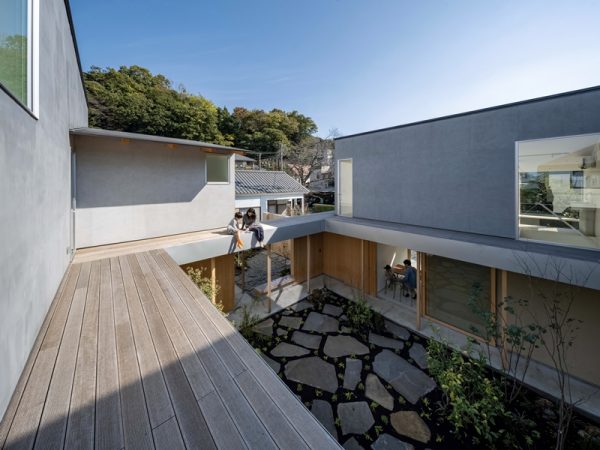 大工さんに勧められたという檜風呂。乾燥させられないことからシャワーブースを別に作った