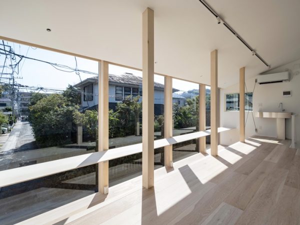 仕切りのない、天井の高い空間。なぜ、暖かいのか、思わず質問してしまった