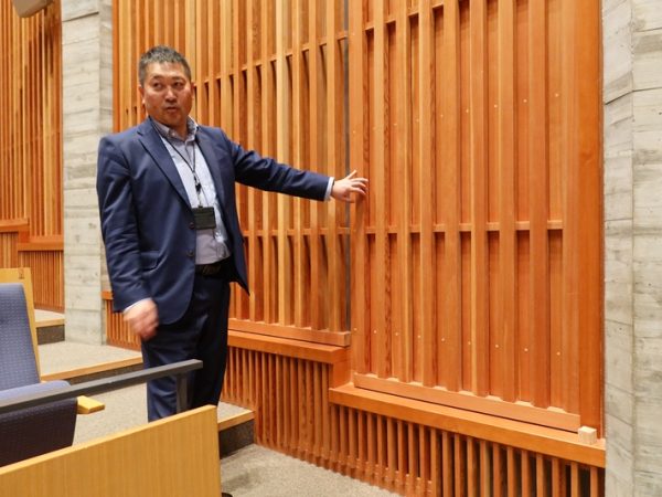 座席の背面にある空調の吹き出し口。極力音を押さえる工夫