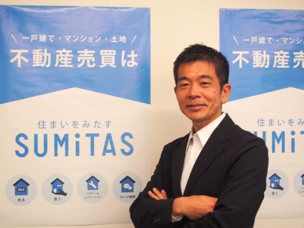 株式会社SUMiTAS 代表取締役 吉田宏氏。2024年4月、東京都港区のSUMiTAS 東京事務局にて