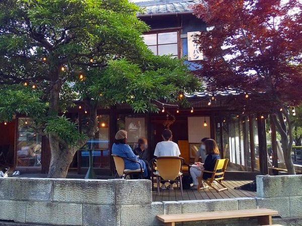 「ミドリバシ」第1期は、ブロック塀を少し下げてオープンな外観にした。当時のシェアキッチンレンタル費は1時間1,200円ほどとかなりお手頃