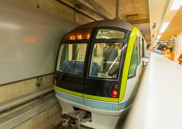 2023(令和5)年3月、福岡市営地下鉄七隈線が博多駅とつながり、延伸で七隈線の各駅から博多駅までは14分短縮され、市西南部とのアクセスが大きく改善された