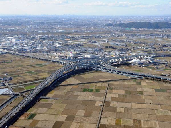 久御山町の様子。中央は久御山ジャンクション