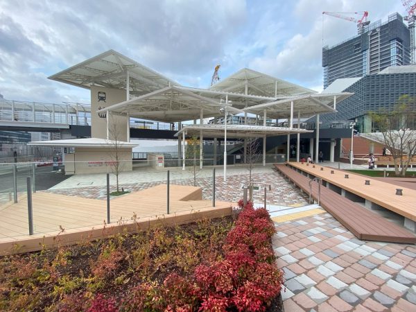 地上1階レベルの南側外観(写真:宮沢洋)