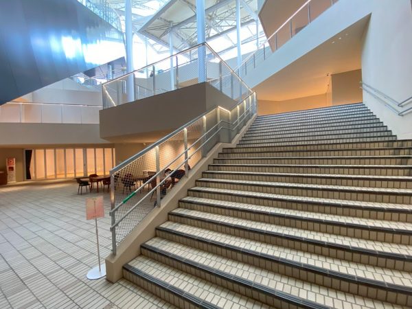 階段は法規上「道路」扱いのため、有効幅員4mを確保した