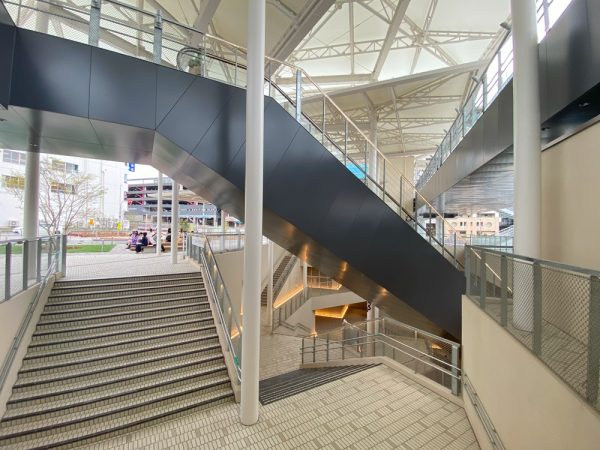 階段は法規上「道路」扱いのため、有効幅員4mを確保した