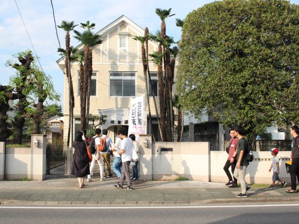 本庄デパートメントのカフェの外観。ユニークなエントランスなどその魅力は尽きない