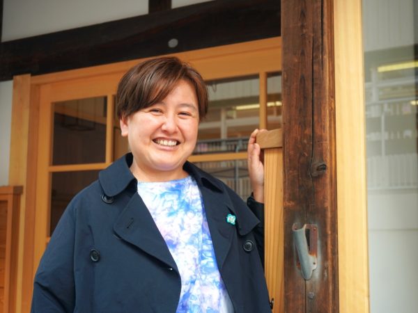 有松のまち並みに掲げられた、有松絞りののれん