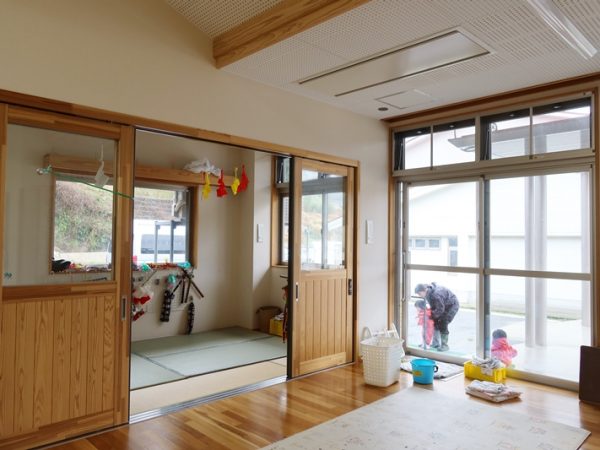 廊下には地域の中に学校があるとい考え方が掲げられていた