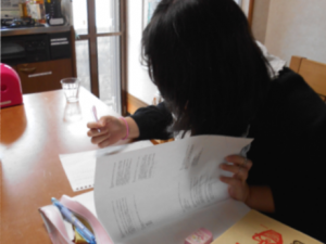 10代後半となると、幼い子の比率の高い養護施設にはなじめない子も多く、月桃へと児童相談所から依頼されて入所する子もいる