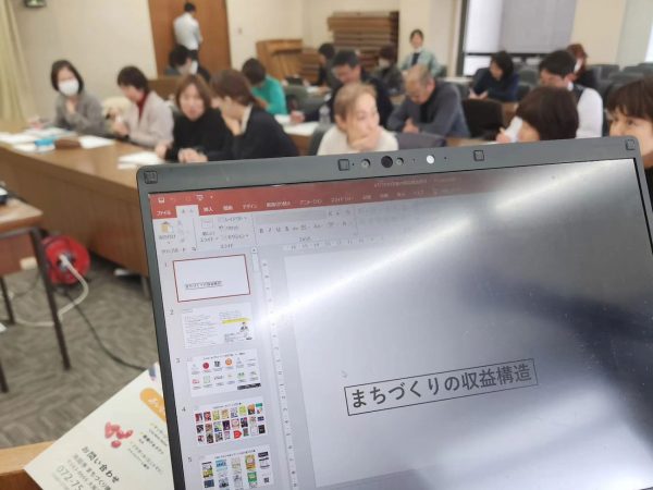 「まちづくりプレイヤースクール」の様子。写真提供:一般社団法人地域改革