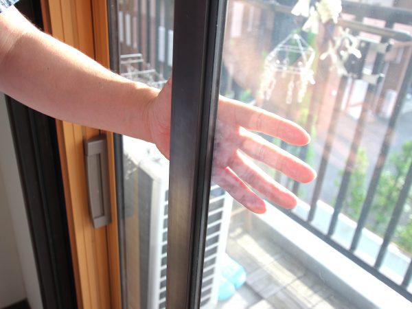 内窓を入れるだけでも快適性が大きく改善する(撮影:高橋真樹)