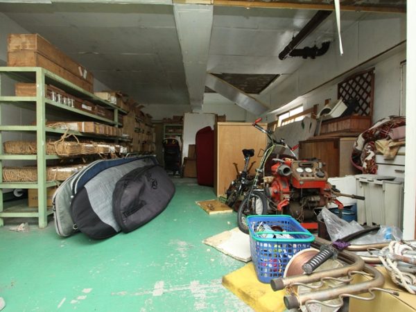 不動産の使い方、貸し方が多様化している。使い方、貸し方を変えただけで古い物件が再生されることもあり、そのひとつが今回ご紹介する赤羽岩淵の築40年超のマンション。アーティストに空室を貸したら、あっという間にアーティストが集まり、アートフェスが開催されるまでに。変化をご紹介しよう。