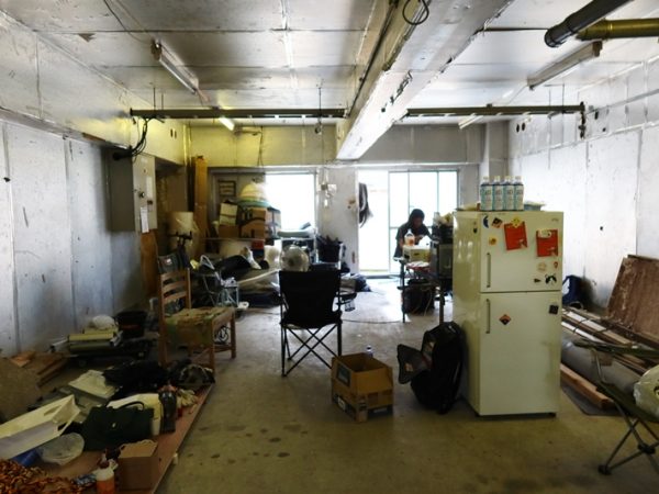 不動産の使い方、貸し方が多様化している。使い方、貸し方を変えただけで古い物件が再生されることもあり、そのひとつが今回ご紹介する赤羽岩淵の築40年超のマンション。アーティストに空室を貸したら、あっという間にアーティストが集まり、アートフェスが開催されるまでに。変化をご紹介しよう。