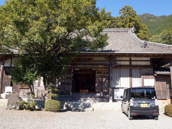 紀北町の宝泉寺にあるズンベラ石
