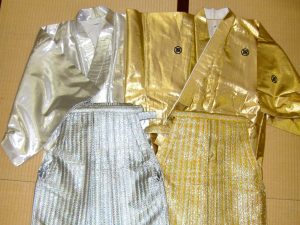 “ド派手衣装の元祖”金と銀の衣装