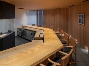 「日本料理 えん」店内(提供画像 © ToLoLo studio)