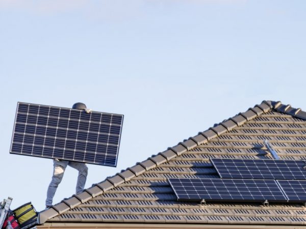 子育てグリーン住宅支援事業では、新築だけでなく既存住宅の省エネリフォームに対しても補助金を交付する