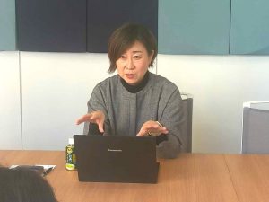 住宅政策、居住福祉、家族福祉の分野を専門に研究を続けてきた葛西氏。社会的弱者を救う方法を学術的に探る