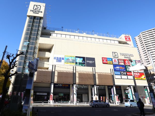 所沢駅西口から続くプロペ通りのTOCOTOCO SQUARE 側の出入り口。先に見えるのがTOCOTOCO SQUARE