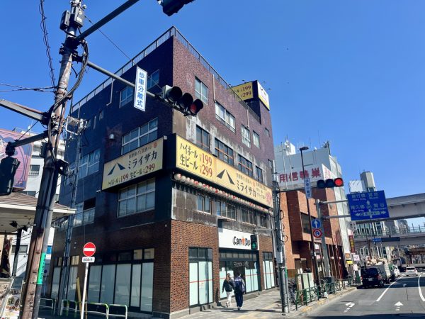 西日暮里駅東側(市街地再開発予定地)の現状 ※2025年3月中旬撮影