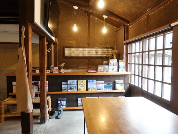 集まりの場となったUDON HOUSEの店内。当時はこんなではなかったかもしれない