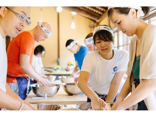 父母ヶ浜。実際には水鏡に映る写真を撮るのが人気