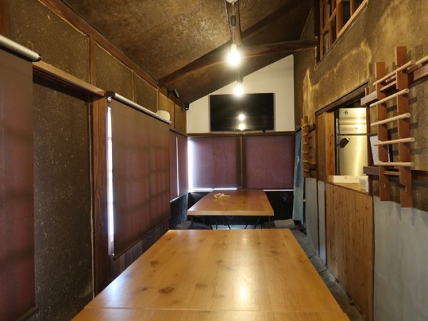 右がUDON HOUSE。広く周囲を見渡すと使われていないだろう建物もあり、不動産価格は高くはないであろうことが想像できる
