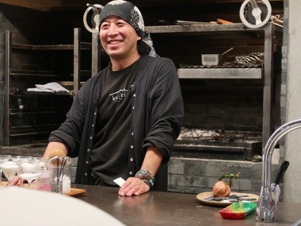 同じ場所の海水でも汲みだした日時で味が違うという。舐めさせていただいて驚いた、本当に違った