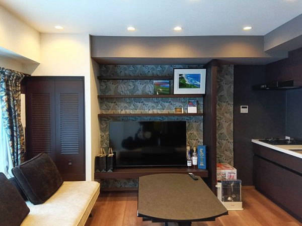 越後湯沢駅から徒歩3分ほどの立地にあるKさんの部屋。窓からは湯沢町の雪景色が見える