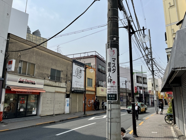 理科大学通り(2025年4月中旬撮影)