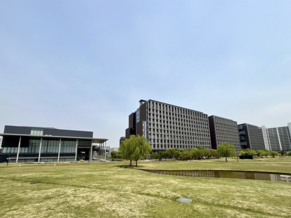 東京理科大学葛飾キャンパス、葛飾にいじゅくみらい公園(2025年4月中旬撮影)