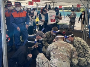 大規模災害医療支援訓練、ビッグレスキューにて。災害派遣医療チームDMAT、自衛隊医療、在日米軍の医療チームが混然一体で活動。神奈川モデルの原点という(出所:黒岩祐治事務所)