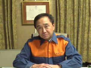 YouTubeを活用し、防災服で県民に語り掛けることも(出所:黒岩祐治事務所)